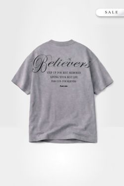 Camiseta Oversized Believers - Cinza Espacial